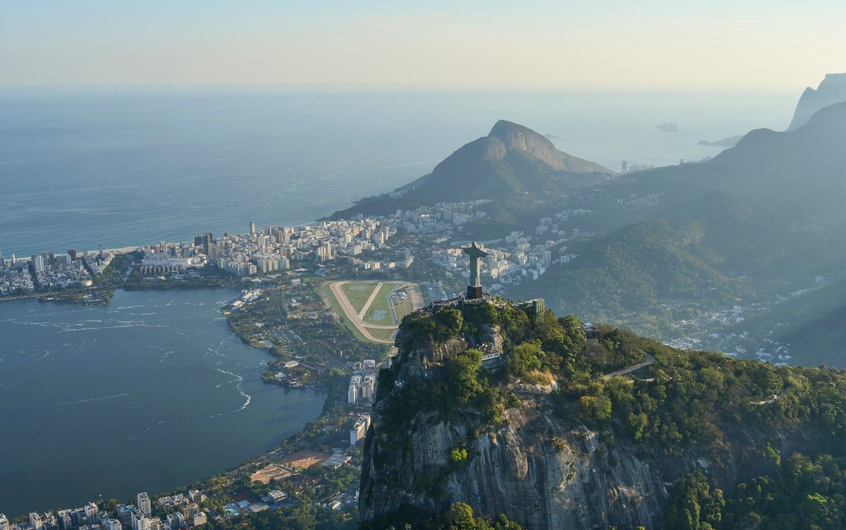 Municípios Brasileiros e América Latina